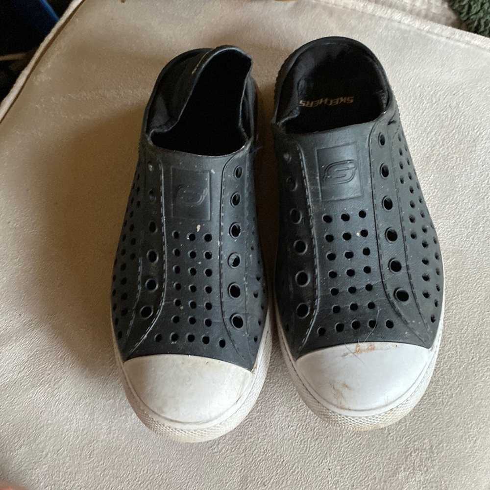 Black water shoes